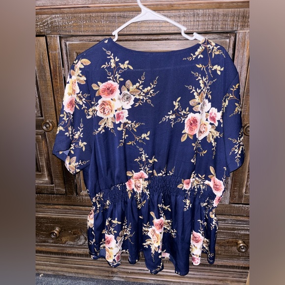 curve size 3 XL navy boho floral blouse with zipper - Picture 6 of 6